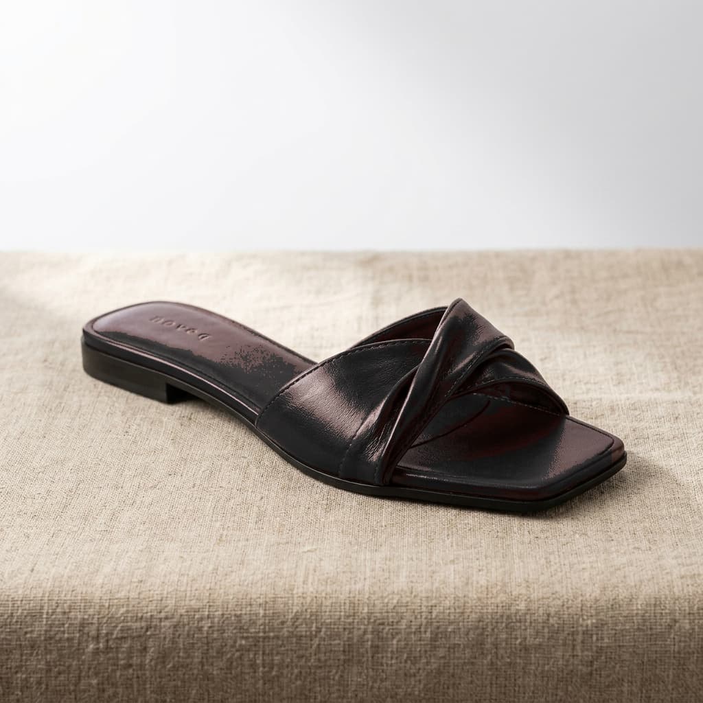 NOVEQ The Twist Slide Pam in Noir Black leather