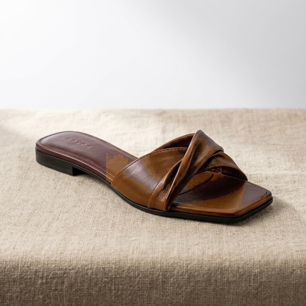 NOVEQ The Twist Slide Pam in Warm Cognac leather
